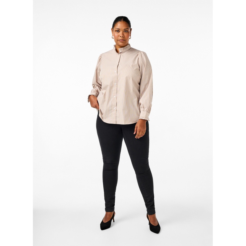V50405C-0795_ModelFullBody.jpg