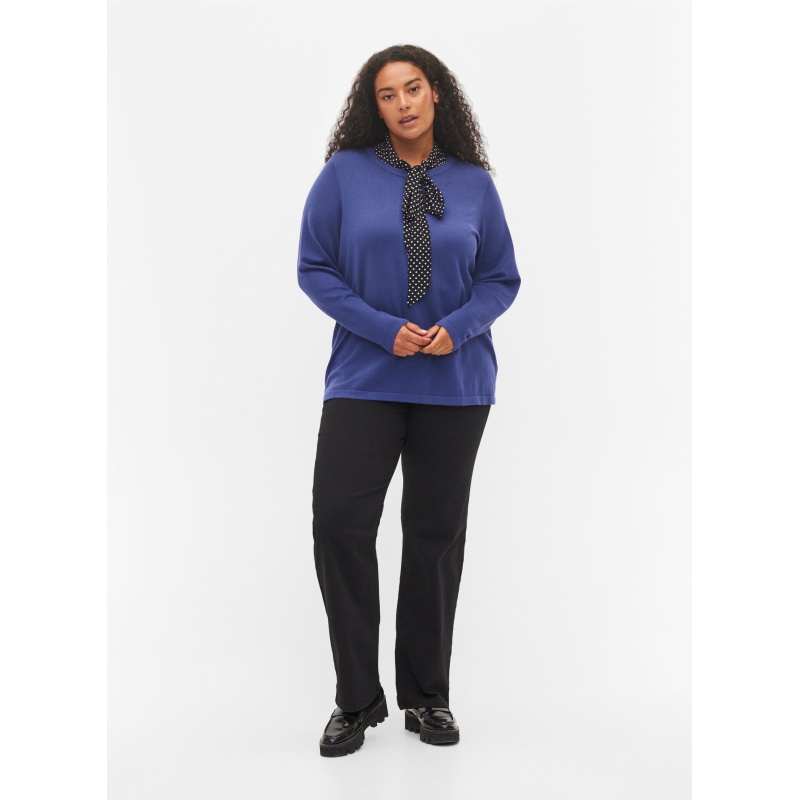 CA61099E-2164_ModelFullBody.jpg