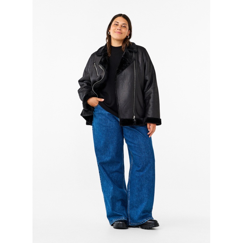 M61386A-0199_ModelFullBody.jpg