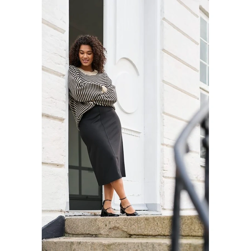 black-deep-kcjenna-skirt (5).webp