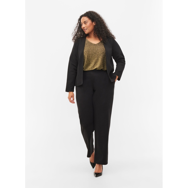 J21008E-0199_ModelFullBody (1).jpg