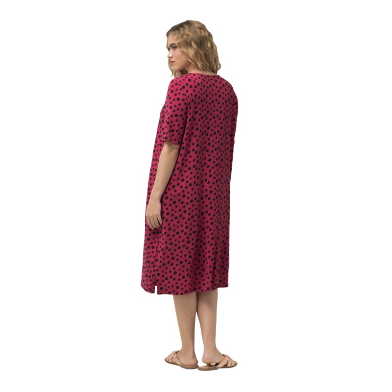 829613538_model_w_02 (1).jpg