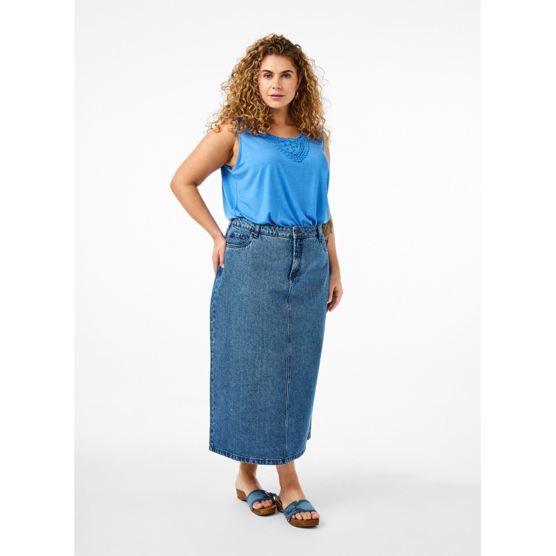 CA02383A-1435_ModelFullBody.jpg