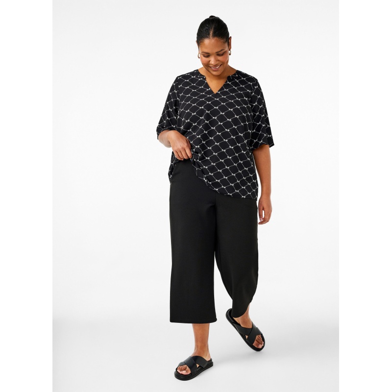 CA02389E-9991_ModelFullBody.jpg