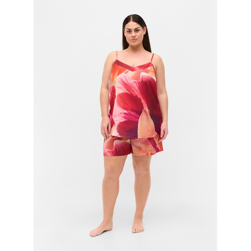 L00223A-9990_ModelFullBody.jpg